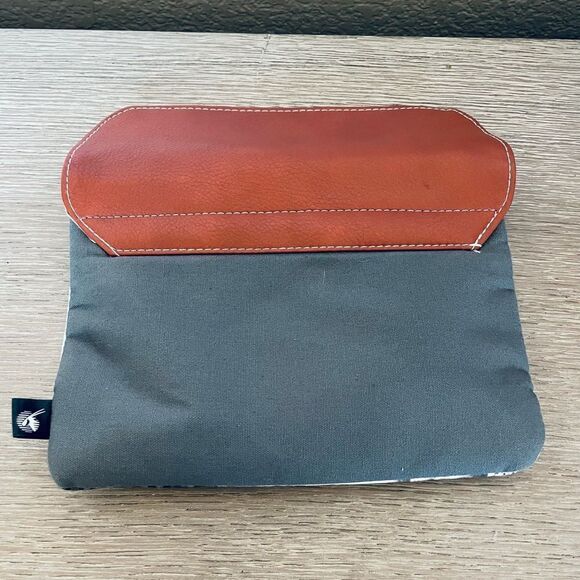 Qatar Airlines Nappa Dori First Class Amenity Kit Travel Bag - Picture 2 of 4